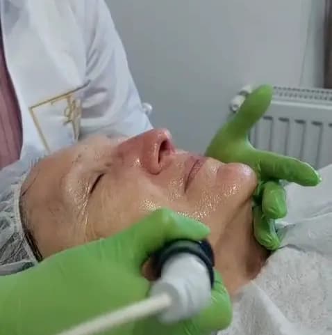 Tratamente cosmetice și faciale la salonul Lidia Lux din Râșnov